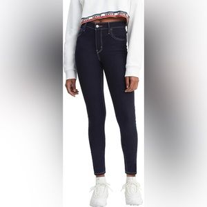Levi’s 720 High Rise Jean 29R